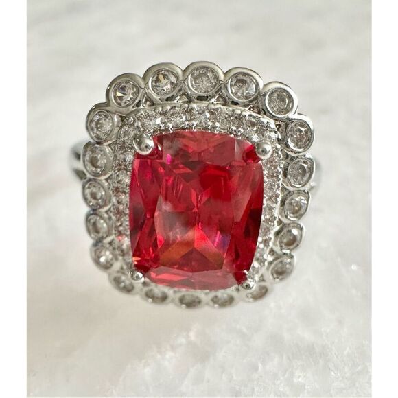 Bright Cherry red cocktail ring - Picture 5 of 5